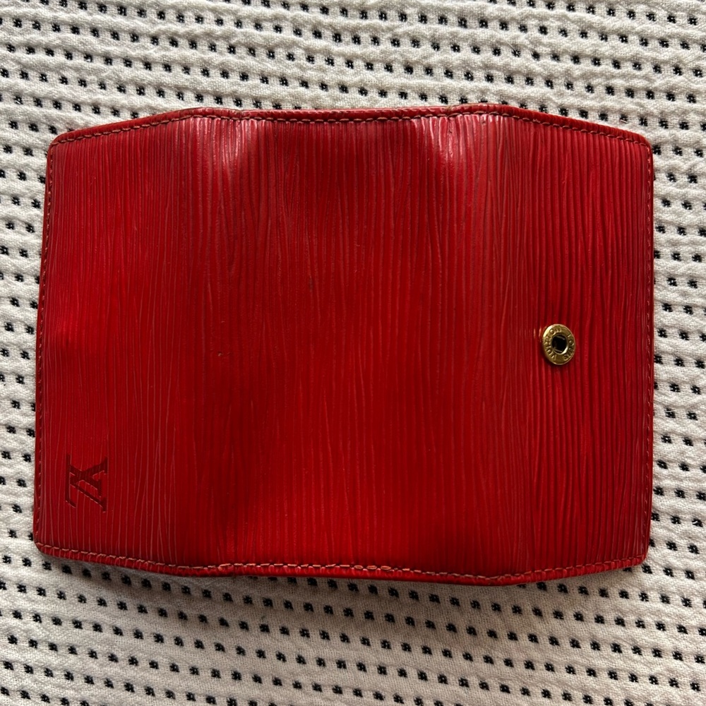 Louis Vuitton 4 Ring Epi Key Holder - Picture 13 of 15